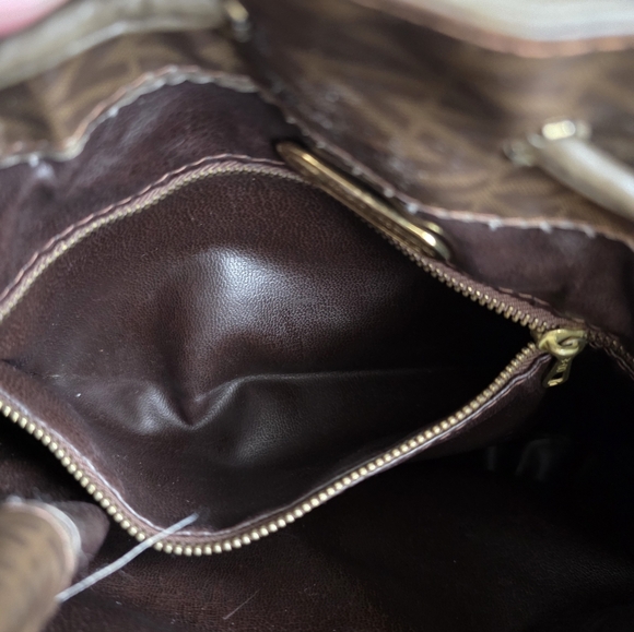 Mario Valentino Bucket Bag - Picture 9 of 12